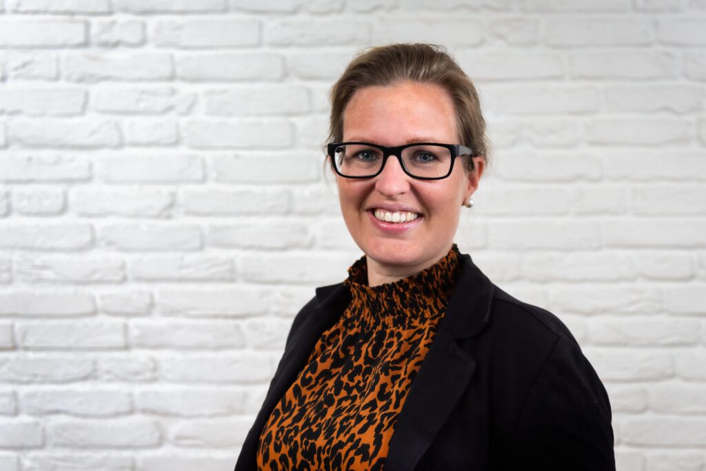 Portret van Karin Abbing, administratie Woningmakers Nederland